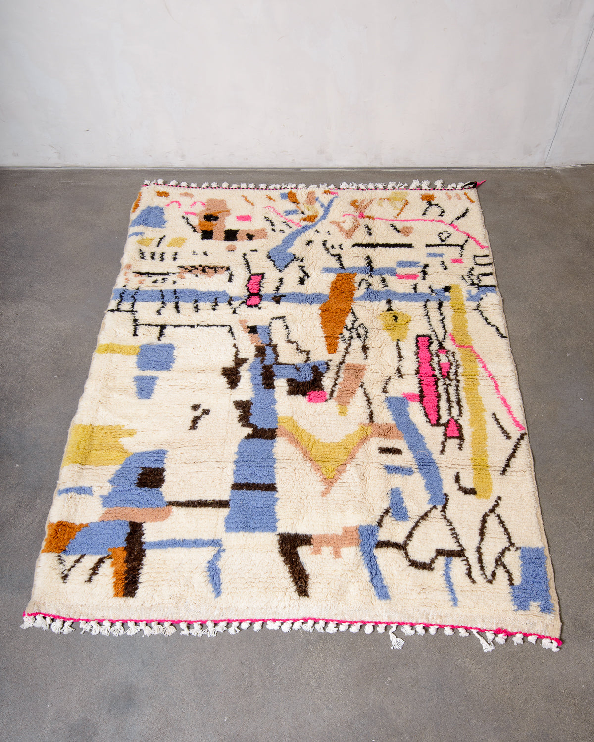 Modern designer handcrafted Berber rug from Morocco. Azilal rug with beautiful colours and patterns. Made of sheep’s wool and colourful cotton.